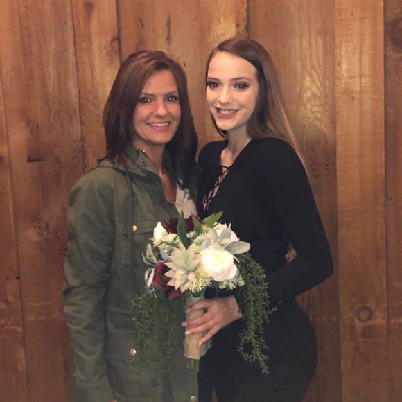 Meet your Posher, Melissa - Picture 1 of 1